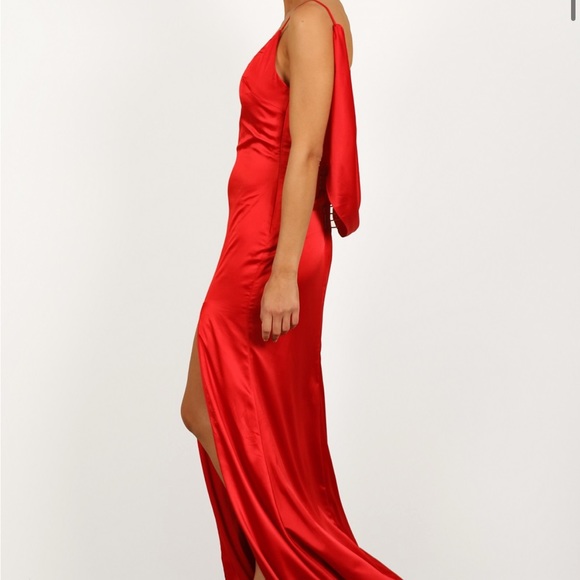 MICAAH red backless gown - Picture 4 of 6